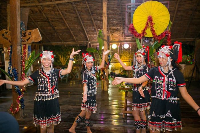 Karen tribe dance